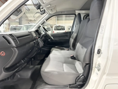 2019 Toyota Hiace =4X4= Dual Airbags _ 6 Seater 