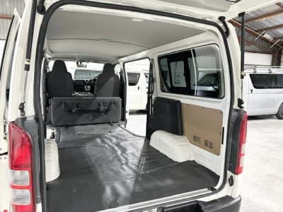 2019 Toyota Hiace =4X4= Dual Airbags _ 6 Seater 