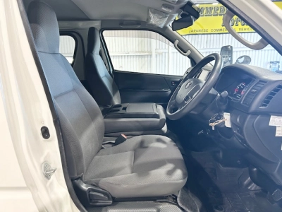 2020 Toyota Hiace === 4X4 4X4 4X4 === TIMBER FLOOR 