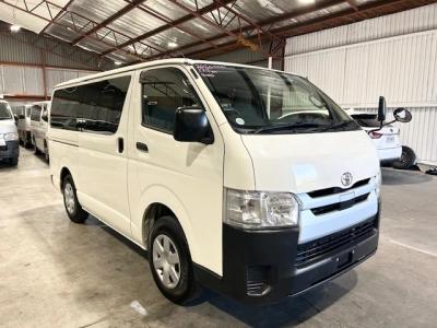 2020 Toyota Hiace === 4X4 4X4 4X4 === TIMBER FLOOR 