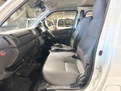 2020 Toyota Hiace === 4X4 4X4 4X4 === TIMBER FLOOR 