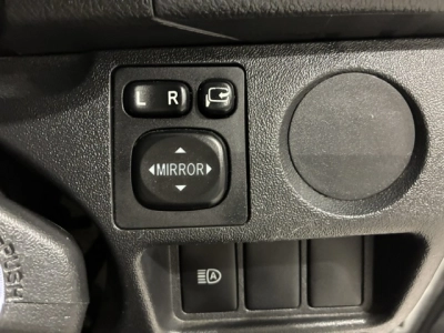 2020 Toyota Hiace =Super Low 20kms! = 6 Seaters