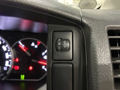 2020 Toyota Hiace =Super Low 20kms! = 6 Seaters