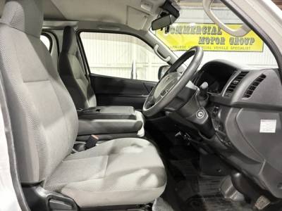 2020 Toyota Hiace =Super Low 20kms! = 6 Seaters