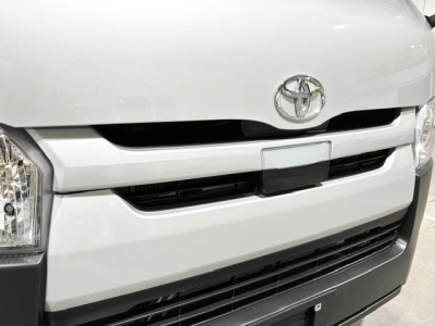 2020 Toyota Hiace =Super Low 20kms! = 6 Seaters