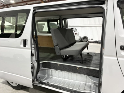2020 Toyota Hiace =Super Low 20kms! = 6 Seaters