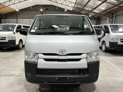2020 Toyota Hiace =Super Low 20kms! = 6 Seaters