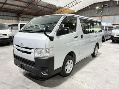 2020 Toyota Hiace =Super Low 20kms! = 6 Seaters