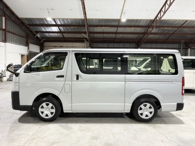 2020 Toyota Hiace =Super Low 20kms! = 6 Seaters
