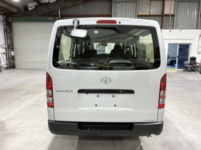 2020 Toyota Hiace =Super Low 20kms! = 6 Seaters