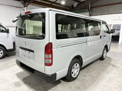 2020 Toyota Hiace =Super Low 20kms! = 6 Seaters