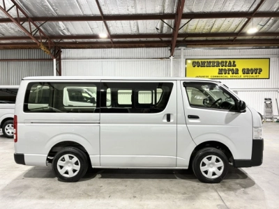 2020 Toyota Hiace =Super Low 20kms! = 6 Seaters