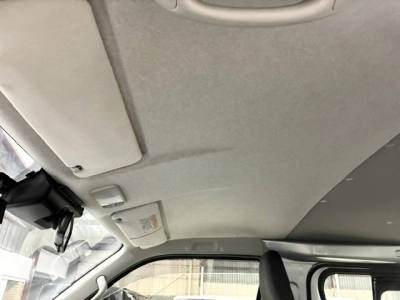 2020 Toyota Hiace =Super Low 20kms! = 6 Seaters