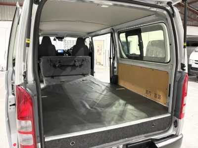 2020 Toyota Hiace =Super Low 20kms! = 6 Seaters