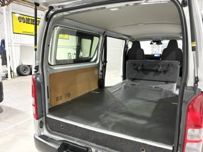 2020 Toyota Hiace =Super Low 20kms! = 6 Seaters
