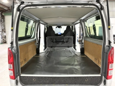 2020 Toyota Hiace =Super Low 20kms! = 6 Seaters