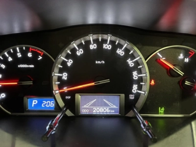 2020 Toyota Hiace =Super Low 20kms! = 6 Seaters