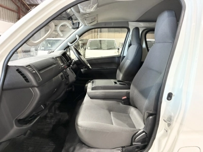 2020 Toyota Hiace = Super Low 26km = High Floor