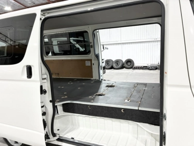 2020 Toyota Hiace = Super Low 26km = High Floor