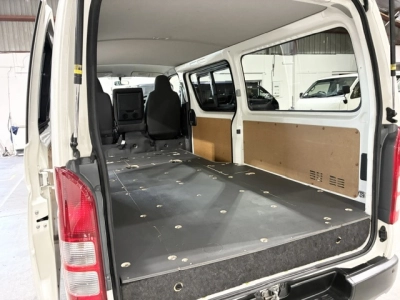 2020 Toyota Hiace = Super Low 26km = High Floor