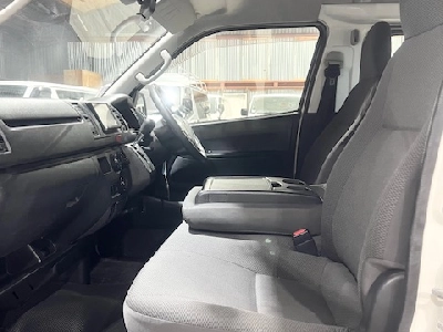 2019 Toyota Hiace Super Low 27km =6 Seaters=