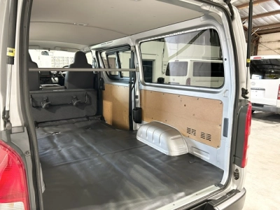 2017 Toyota Hiace = 4X4 = SUPER LOW 37kms !!! 6 SEATER