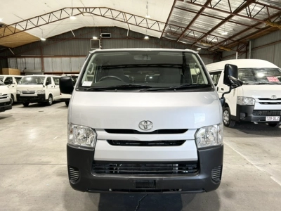 2017 Toyota Hiace = 4X4 = SUPER LOW 37kms !!! 6 SEATER