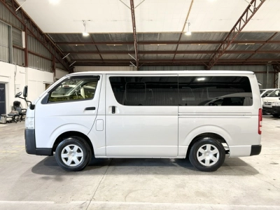 2017 Toyota Hiace = 4X4 = SUPER LOW 37kms !!! 6 SEATER