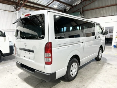 2017 Toyota Hiace = 4X4 = SUPER LOW 37kms !!! 6 SEATER