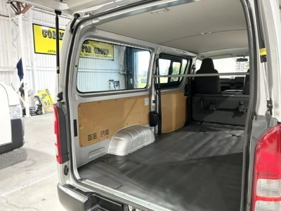 2017 Toyota Hiace = 4X4 = SUPER LOW 37kms !!! 6 SEATER