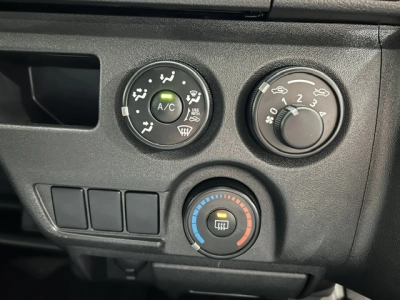 2017 Toyota Hiace = 4X4 = SUPER LOW 37kms !!! 6 SEATER