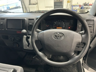 2017 Toyota Hiace = 4X4 = SUPER LOW 37kms !!! 6 SEATER