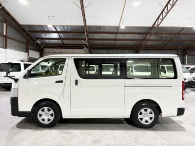 2020 Toyota Hiace SUPER LOW 60kms 6 or 9 Seat =REAR AIRCON