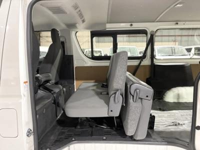 2020 Facelift Model / 60kms Only / REAR AIRCON / 6 or 9 Seater