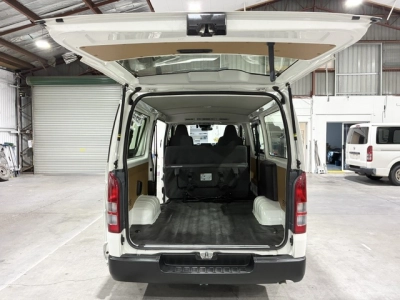 2020 Facelift Model / 60kms Only / REAR AIRCON / 6 or 9 Seater