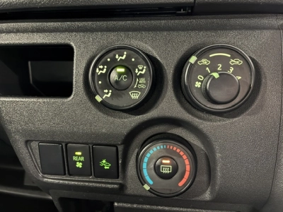 2020 Toyota Hiace SUPER LOW 60kms 6 or 9 Seat =REAR AIRCON