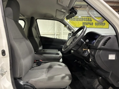 2020 Toyota Hiace SUPER LOW 60kms 6 or 9 Seat =REAR AIRCON