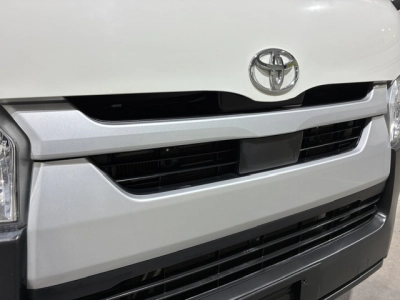 2020 Toyota Hiace SUPER LOW 60kms 6 or 9 Seat =REAR AIRCON