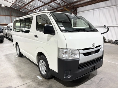 2020 Facelift Model / 60kms Only / REAR AIRCON / 6 or 9 Seater