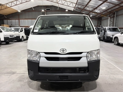 2020 Facelift Model / 60kms Only / REAR AIRCON / 6 or 9 Seater