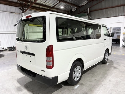 2020 Facelift Model / 60kms Only / REAR AIRCON / 6 or 9 Seater