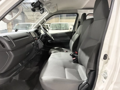 2019 Toyota Hiace Super Low 61km!! ** 6 Seaters **