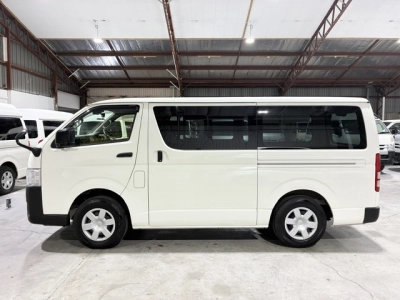 2024 Toyota Hiace Facelift Model / 4X4 / SUPER LOW 62kms / TIMBER FLOOR!