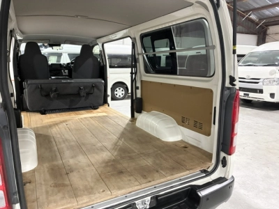 2024 Toyota Hiace Facelift Model / 4X4 / SUPER LOW 62kms / TIMBER FLOOR!