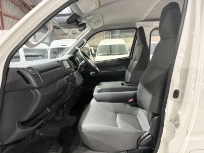 2024 Toyota Hiace Facelift Model / 4X4 / SUPER LOW 62kms / TIMBER FLOOR!