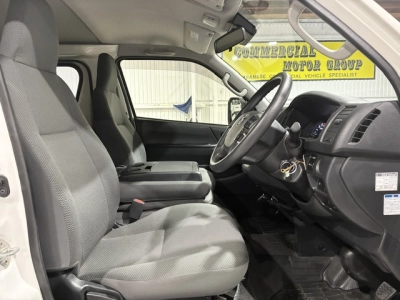 2024 Toyota Hiace Facelift Model / 4X4 / SUPER LOW 62kms / TIMBER FLOOR!