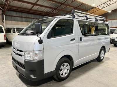2018 TOYOTA HIACE 2L PETROL *FREE ROOFRACK* WAS $32,995 NOW $29,895 ++NEW YEAR SALE++