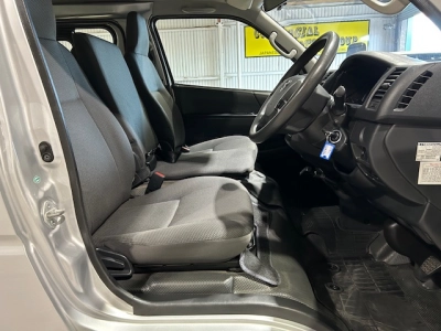 2018 TOYOTA HIACE 2L PETROL *FREE ROOFRACK* WAS $32,995 NOW $29,895 ++NEW YEAR SALE++