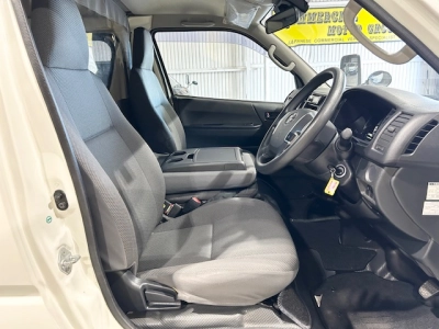 2017 Toyota Hiace LWB *** $4000 REDUCED *** SUPER LOW 67kms