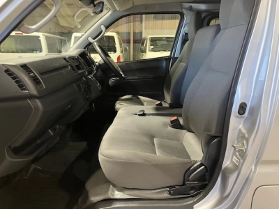 2017 TOYOTA HIACE LWB ** NEW YEAR SALE ** WAS $31,995 NOW $28,295